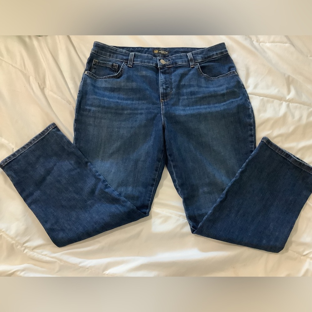 Lee Jeans relaxed fit straight leg high rise  sz 16sp